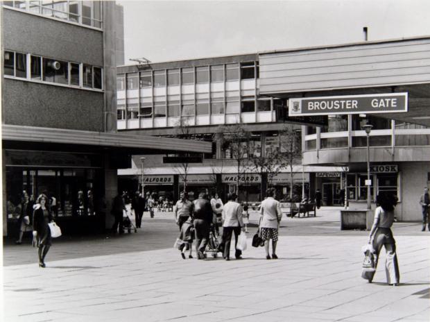 Glasgow Times: EAST KILBRIDE TOWN CENTRE .MAY 1976
